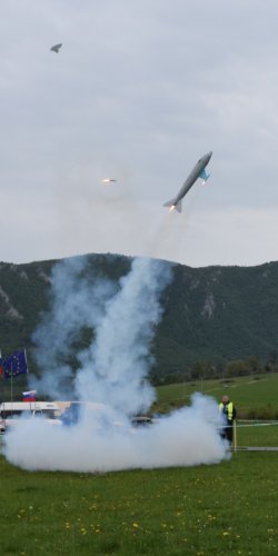  Delfin let pokracuje 